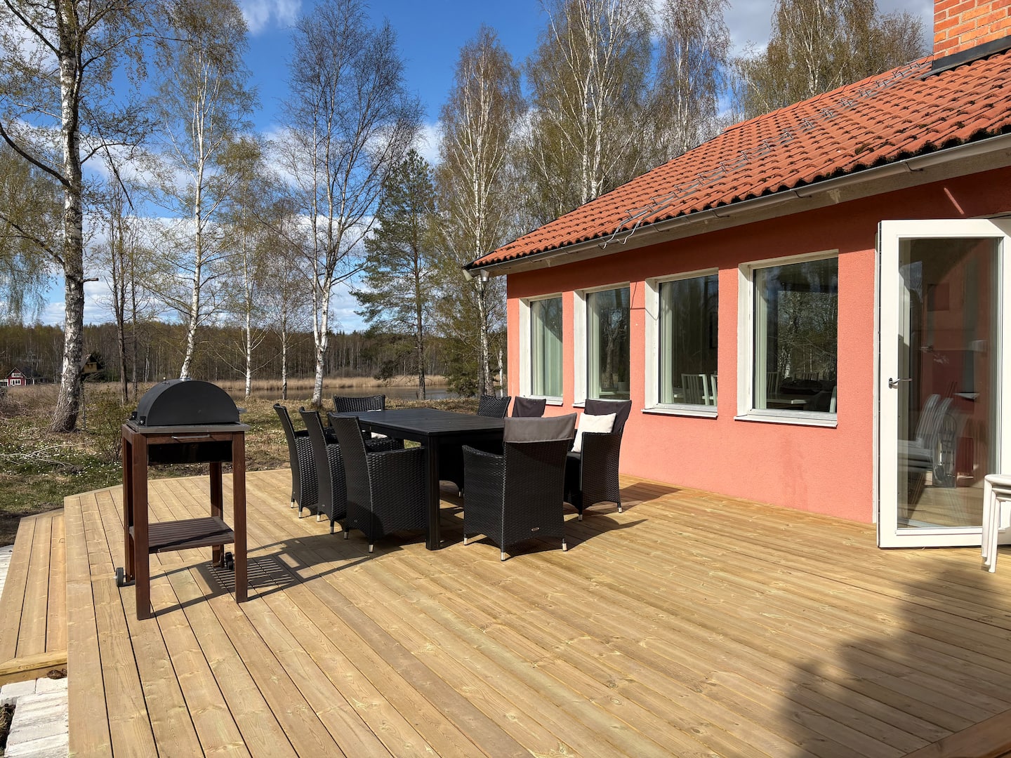 West-facing deck with barbecue and table